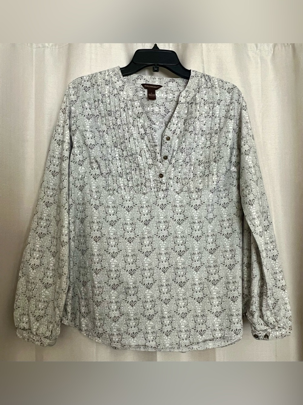 Bit & Bridle Women’s Large Gray Floral Print Pintuck Peasant Blouse